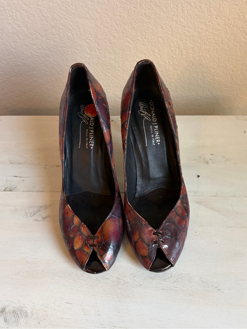 Donald J Pliner Italian Leather Peep Toe Pumps Metallic Croc Embossed 7.5M